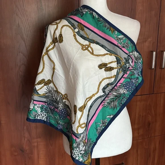 H&M Patterned Scarf - Picture 5 of 9